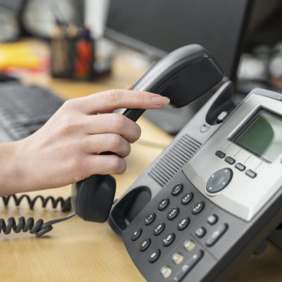close-up-person-working-call-center close-up-person-working-call-center